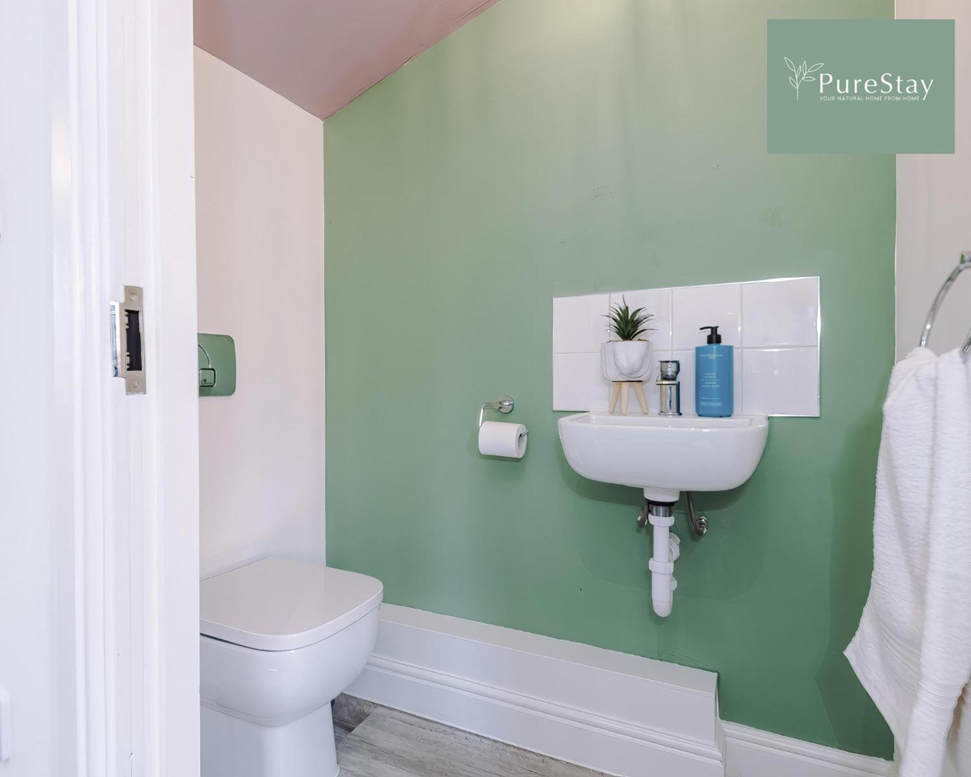 Stunning Five Bedroom Manchester House With Free Parking By Purestay Short Lets & Serviced Accommodation Kültér fotó