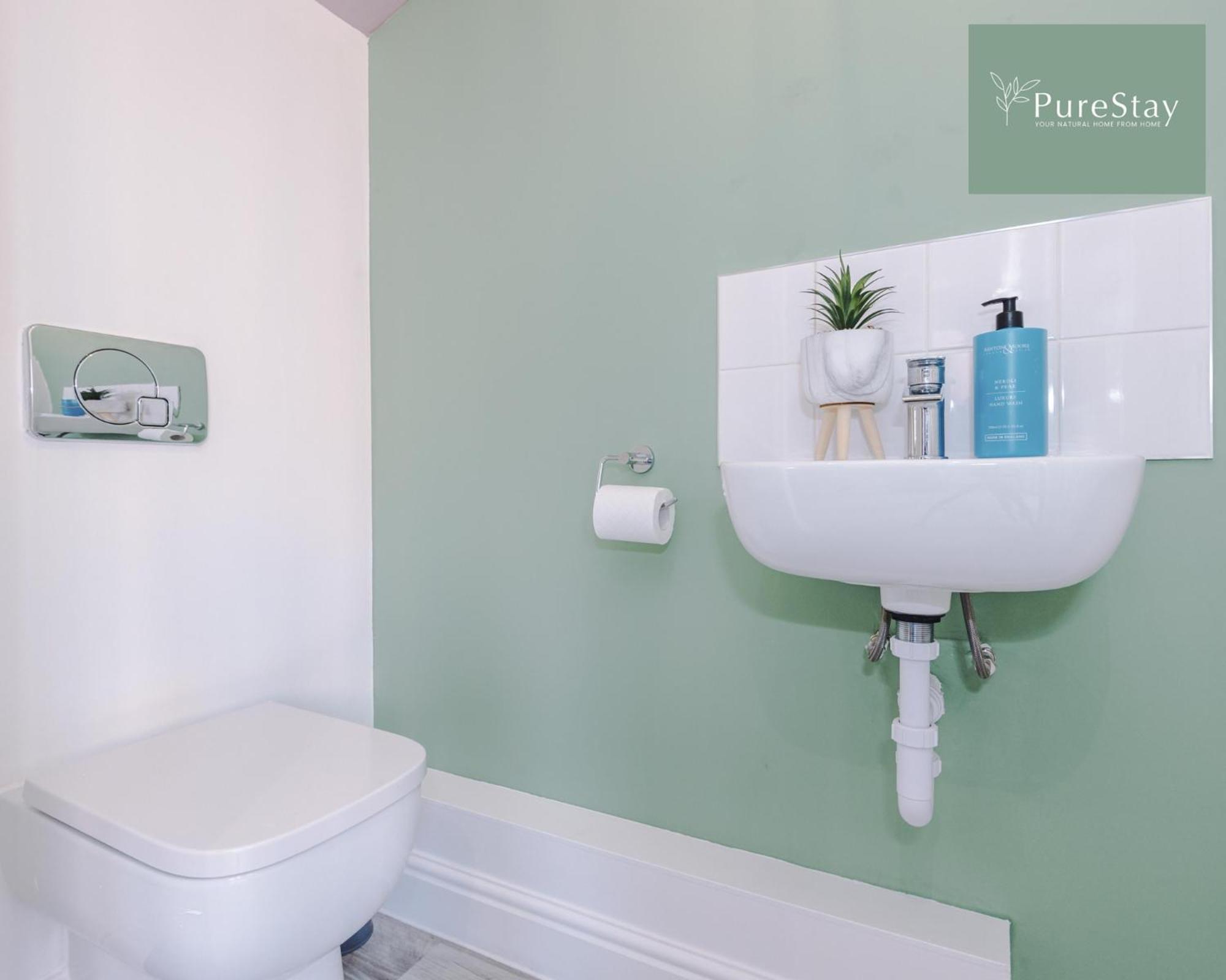 Stunning Five Bedroom Manchester House With Free Parking By Purestay Short Lets & Serviced Accommodation Kültér fotó