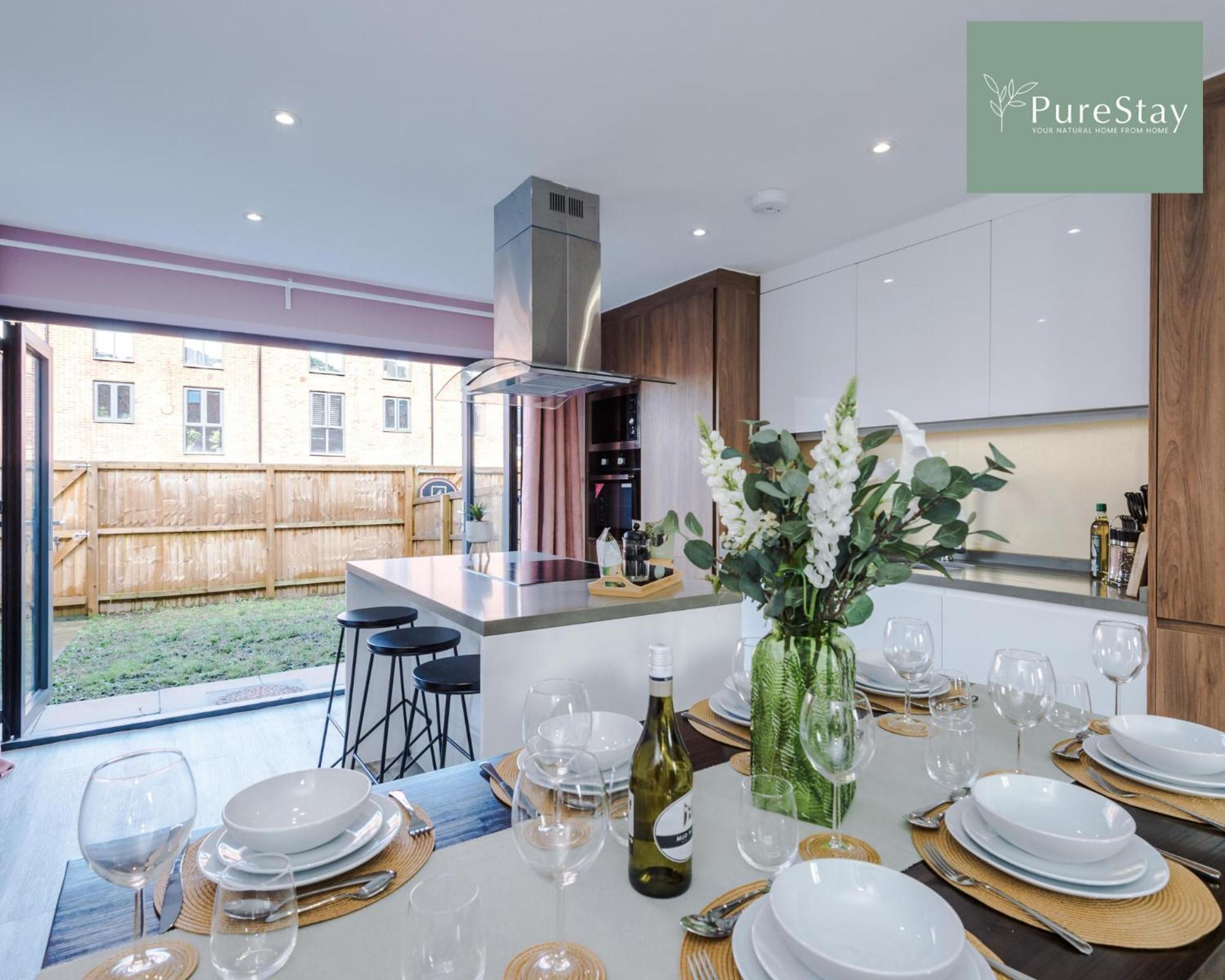 Stunning Five Bedroom Manchester House With Free Parking By Purestay Short Lets & Serviced Accommodation Kültér fotó