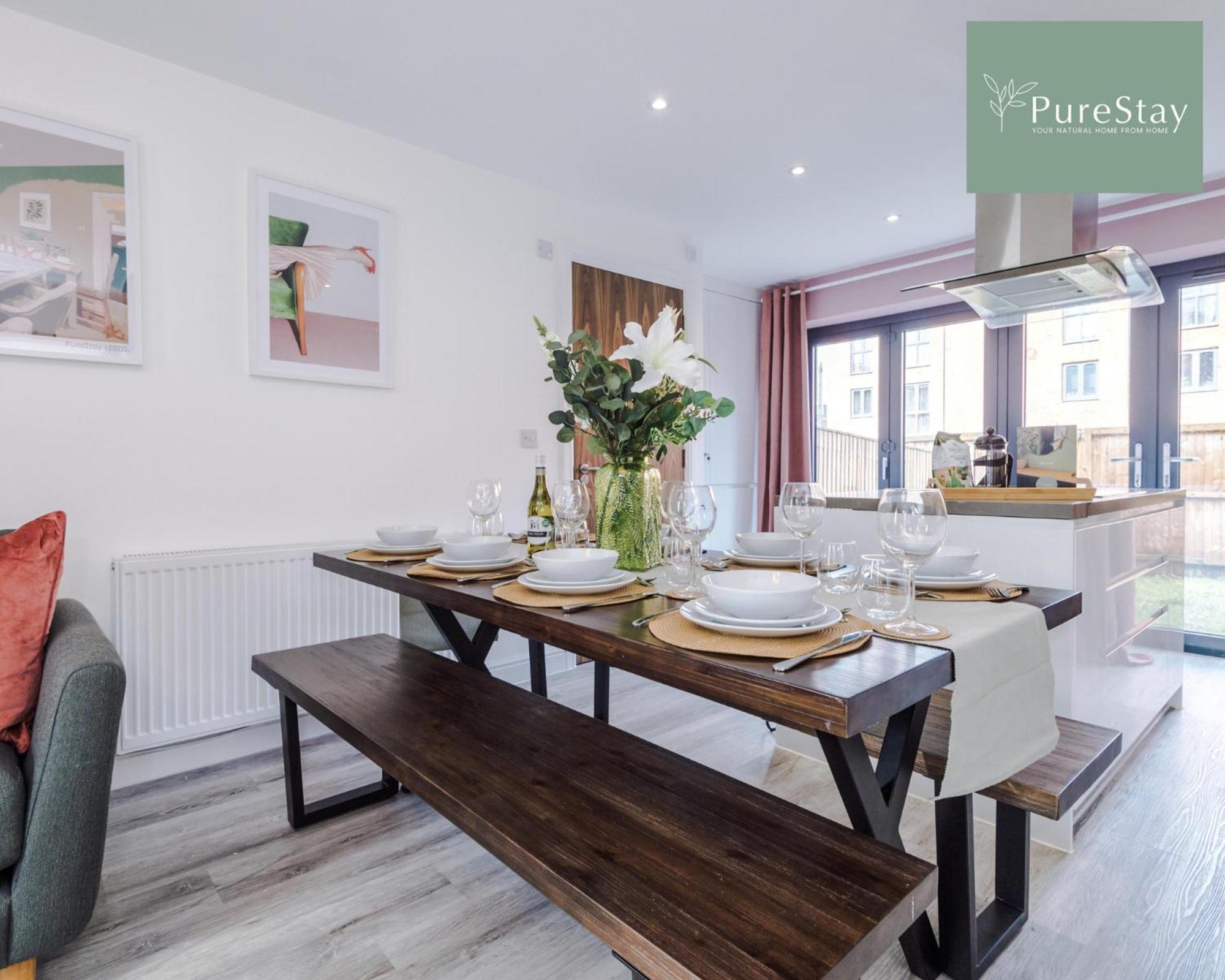 Stunning Five Bedroom Manchester House With Free Parking By Purestay Short Lets & Serviced Accommodation Kültér fotó