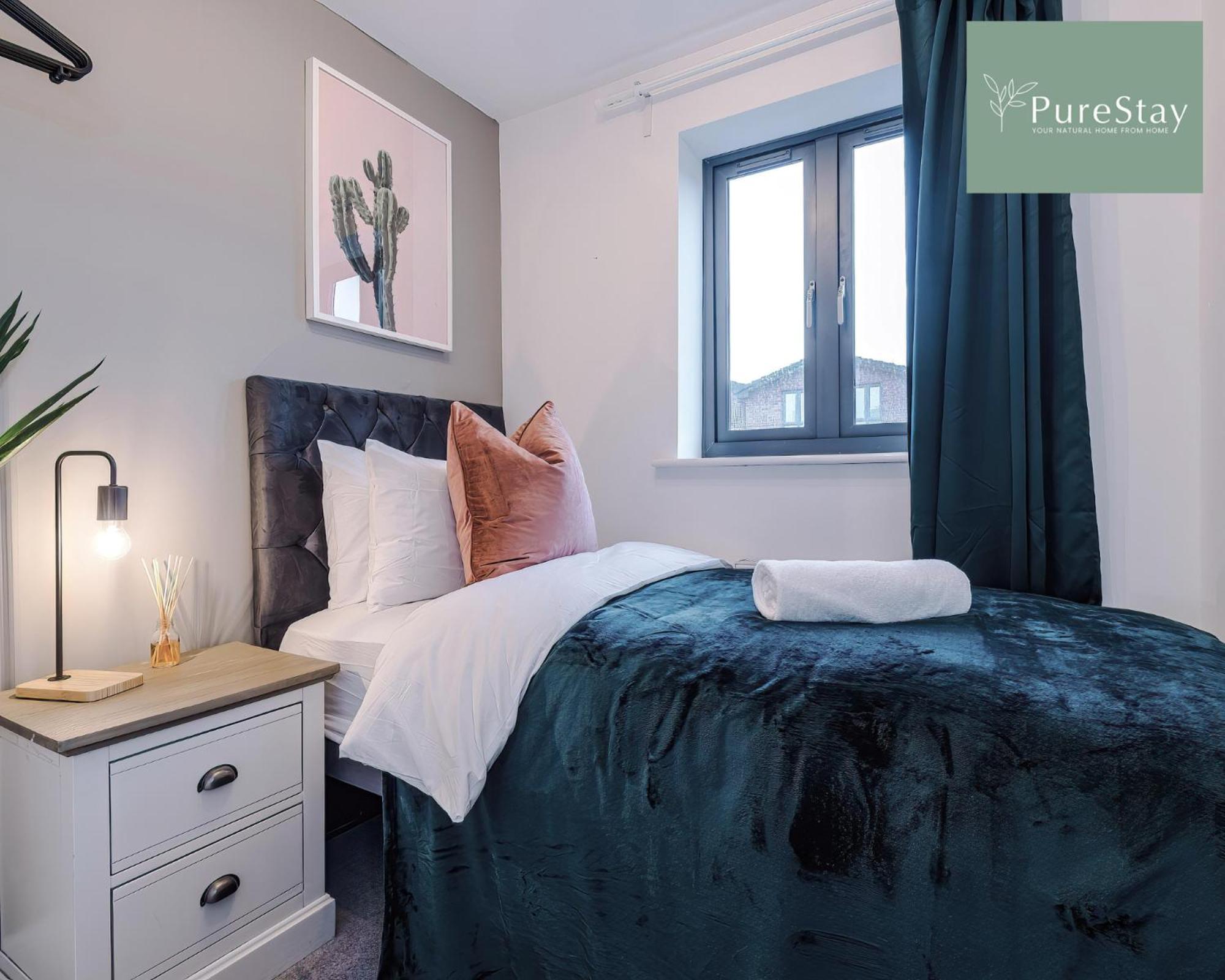 Stunning Five Bedroom Manchester House With Free Parking By Purestay Short Lets & Serviced Accommodation Kültér fotó