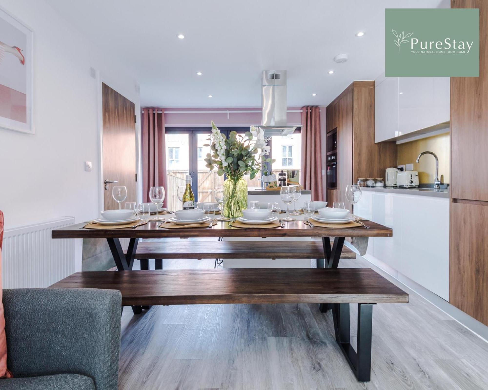 Stunning Five Bedroom Manchester House With Free Parking By Purestay Short Lets & Serviced Accommodation Kültér fotó